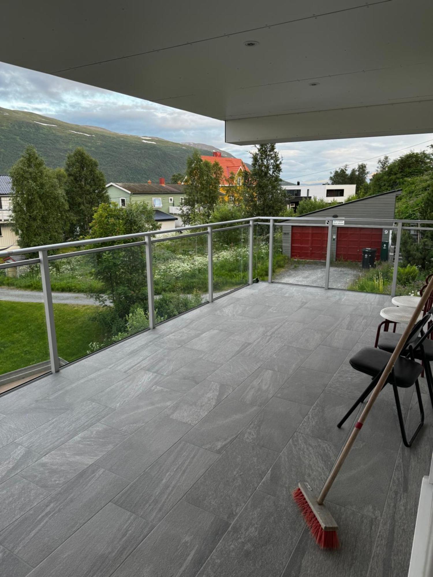 Sentral Leilighet Med Fantastisk Utsikt Tromso Exterior photo